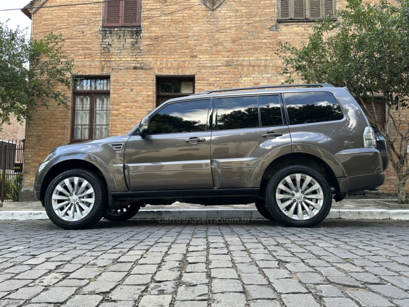 PAJERO FULL 3.8 HPE 4X4 V6 24V GASOLINA 4P AUTOMÁTICO - 2015 - CAXIAS DO SUL