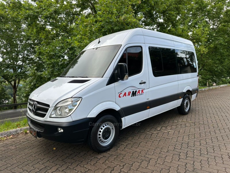 SPRINTER 2.2 415 VAN LUXO TETO ALTO 19 LUGARES DIESEL 3P MANUAL - 2013 - DOIS IRMãOS