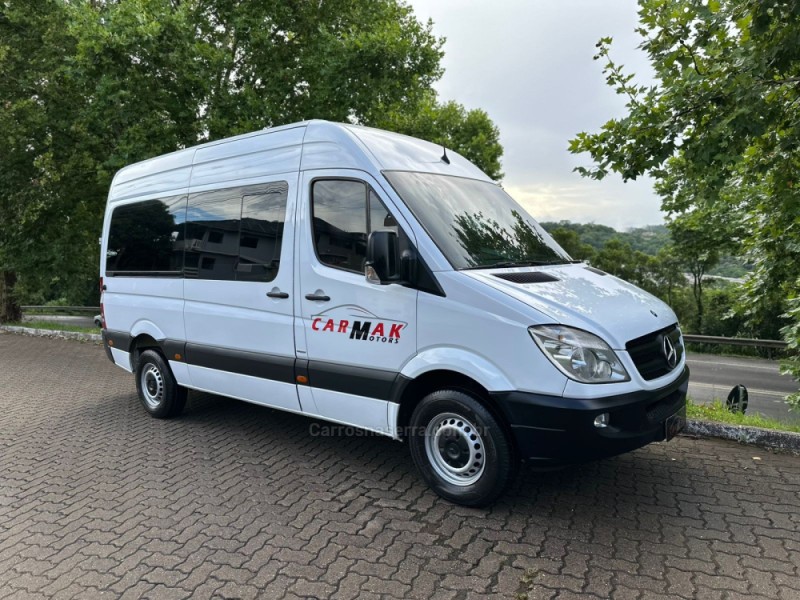 SPRINTER 2.2 415 VAN LUXO TETO ALTO 19 LUGARES DIESEL 3P MANUAL - 2013 - DOIS IRMãOS