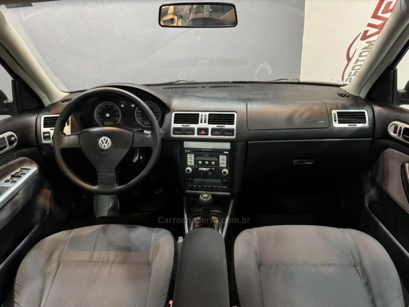 BORA 2.0 MI 8V FLEX 4P MANUAL - 2009 - NOVO HAMBURGO