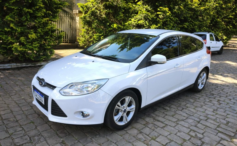 FOCUS 1.6 S 16V FLEX 4P MANUAL - 2014 - FARROUPILHA