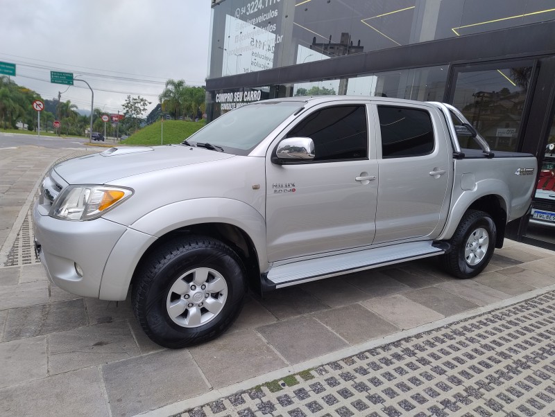 HILUX 3.0 SRV 4X4 CD 16V TURBO DIESEL 4P MANUAL