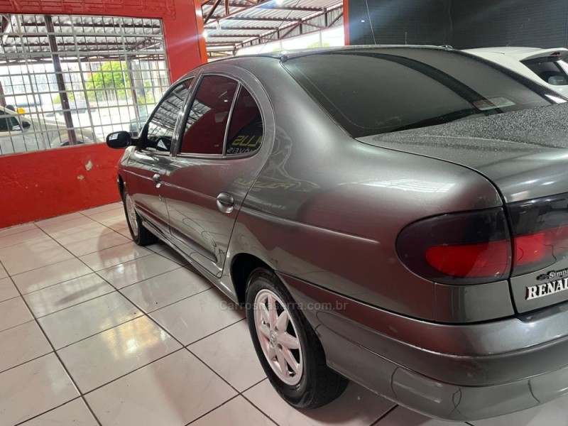 MÉGANE 2.0 RXE SEDAN 8V GASOLINA 4P MANUAL - 2000 - CAXIAS DO SUL