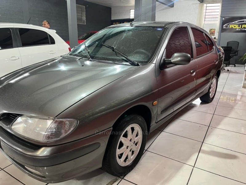 MÉGANE 2.0 RXE SEDAN 8V GASOLINA 4P MANUAL - 2000 - CAXIAS DO SUL