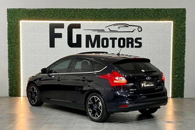 FOCUS 2.0 TITANIUM PLUS 16V FLEX 4P AUTOMÁTICO - 2015 - NOVO HAMBURGO