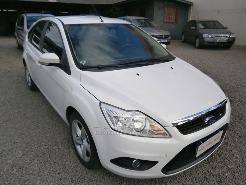 FOCUS 1.6 GLX 16V FLEX 4P MANUAL - 2013 - FARROUPILHA