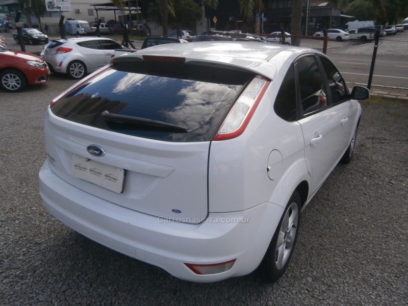 FOCUS 1.6 GLX 16V FLEX 4P MANUAL - 2013 - FARROUPILHA