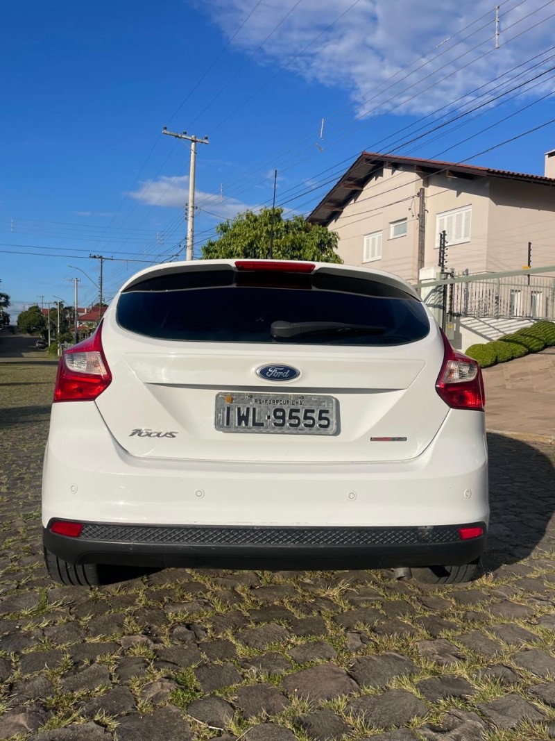 FOCUS 2.0 SE 16V FLEX 4P AUTOMÁTICO - 2015 - FARROUPILHA