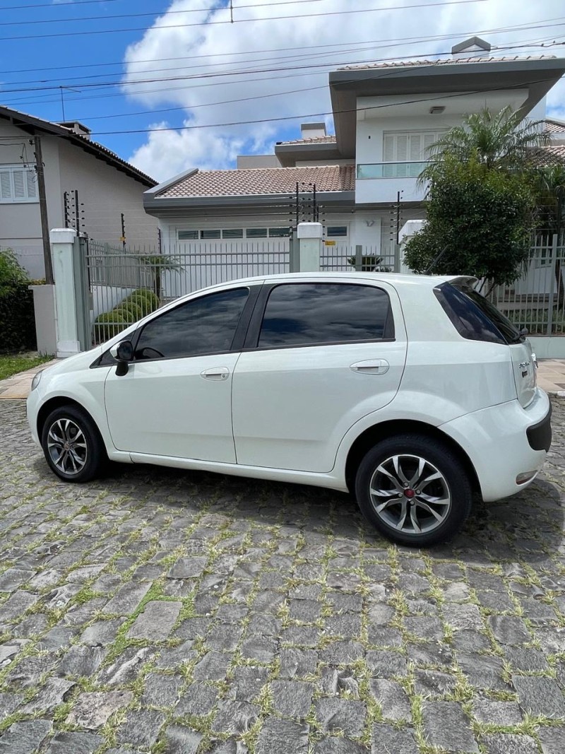 PUNTO 1.4 ATTRACTIVE 8V FLEX 4P MANUAL - 2016 - FARROUPILHA