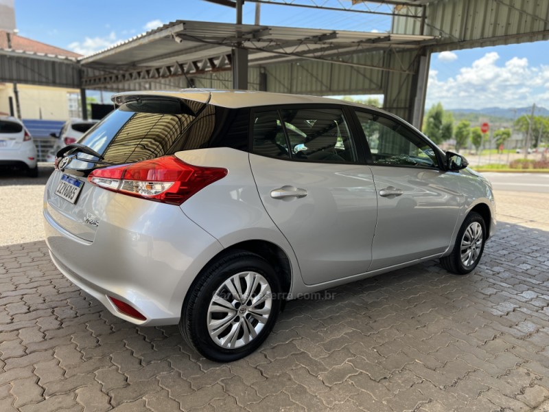 YARIS 1.3 XL LIVE 16V FLEX 4P MANUAL - 2020 - BOM PRINCíPIO