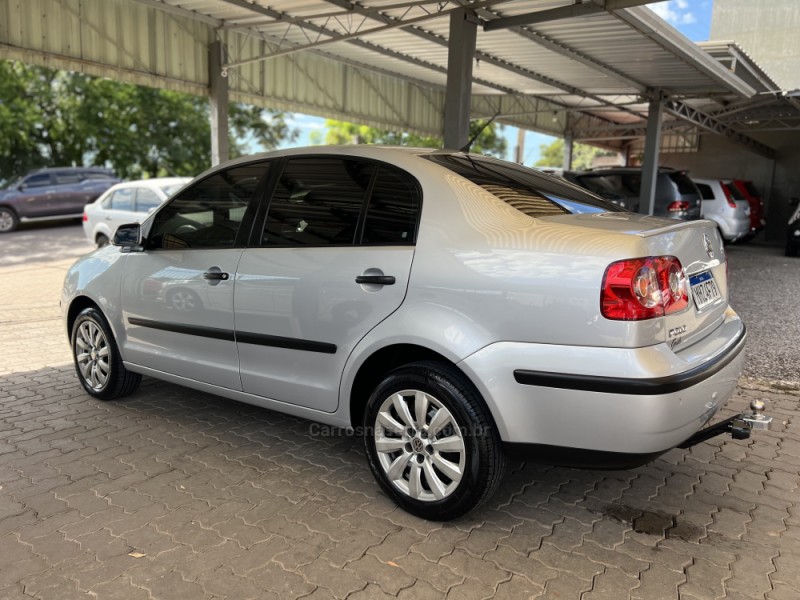 POLO SEDAN 1.6 MI 8V FLEX 4P MANUAL - 2010 - BOM PRINCíPIO