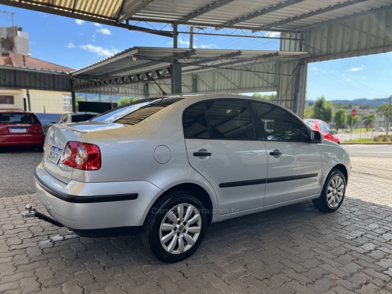 POLO SEDAN 1.6 MI 8V FLEX 4P MANUAL - 2010 - BOM PRINCíPIO