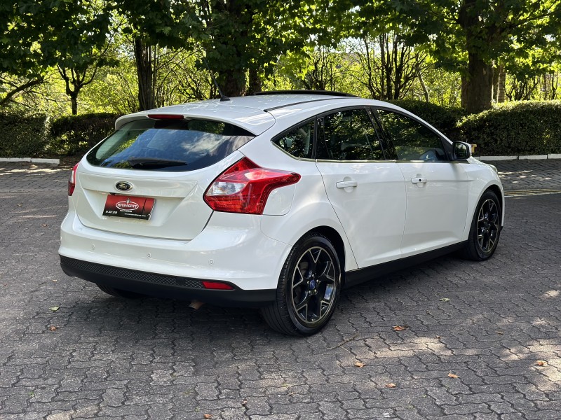 FOCUS 2.0 TITANIUM PLUS 16V FLEX 4P AUTOMÁTICO - 2014 - CAXIAS DO SUL