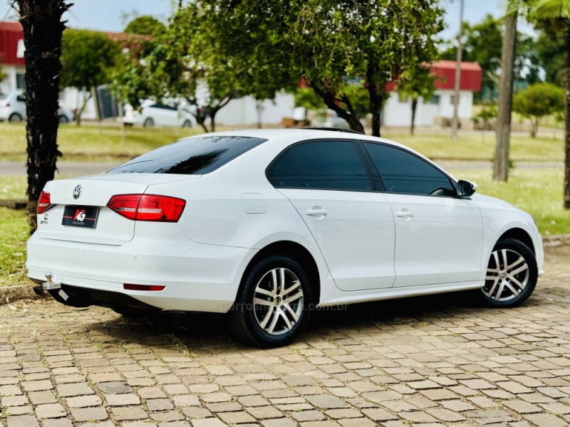 JETTA 2.0 COMFORTLINE FLEX 4P TIPTRONIC - 2015 - CASCA