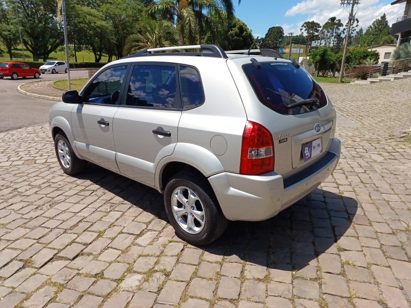 TUCSON 2.0 MPFI GL 16V 142CV 2WD GASOLINA 4P MANUAL - 2012 - FLORES DA CUNHA