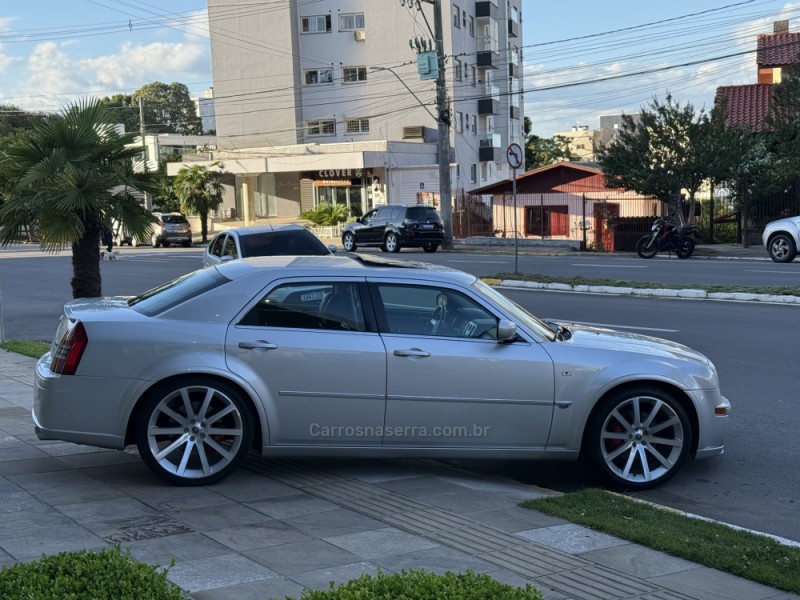 300 C 6.1 SRT8 HEMI SEDAN V8 16V GASOLINA 4P AUTOMÁTICO - 2006 - FARROUPILHA