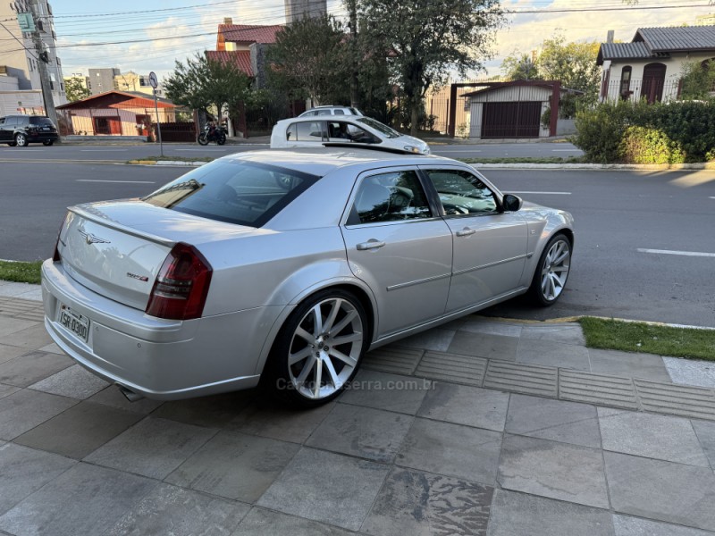 300 C 6.1 SRT8 HEMI SEDAN V8 16V GASOLINA 4P AUTOMÁTICO - 2006 - FARROUPILHA