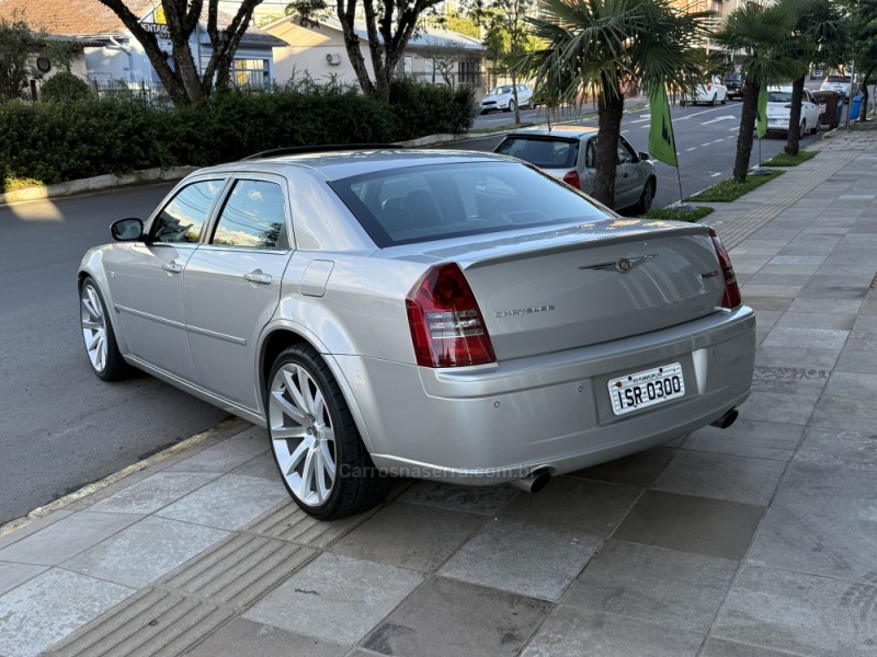 300 C 6.1 SRT8 HEMI SEDAN V8 16V GASOLINA 4P AUTOMÁTICO - 2006 - FARROUPILHA