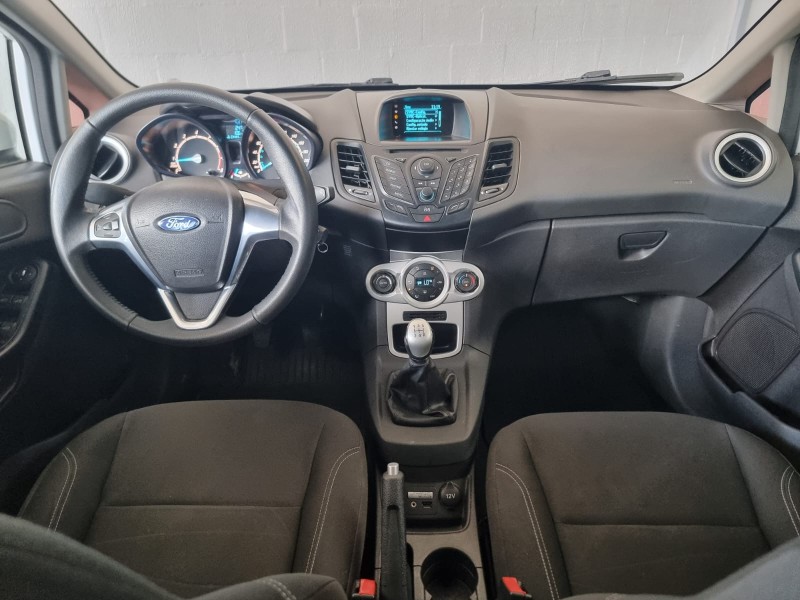 FIESTA 1.6 SE HATCH 16V FLEX 4P MANUAL - 2015 - FARROUPILHA