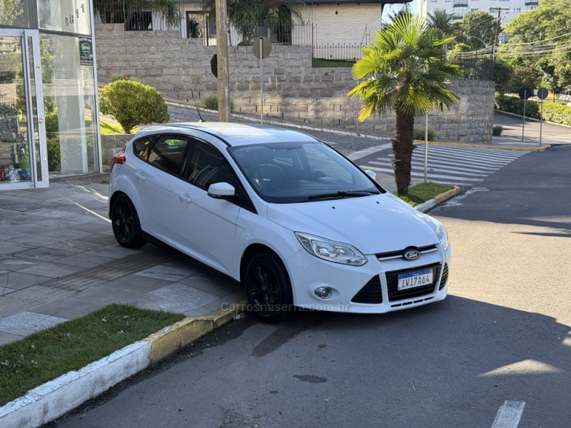 FOCUS 1.6 SE PLUS 16V FLEX 4P MANUAL - 2015 - FARROUPILHA