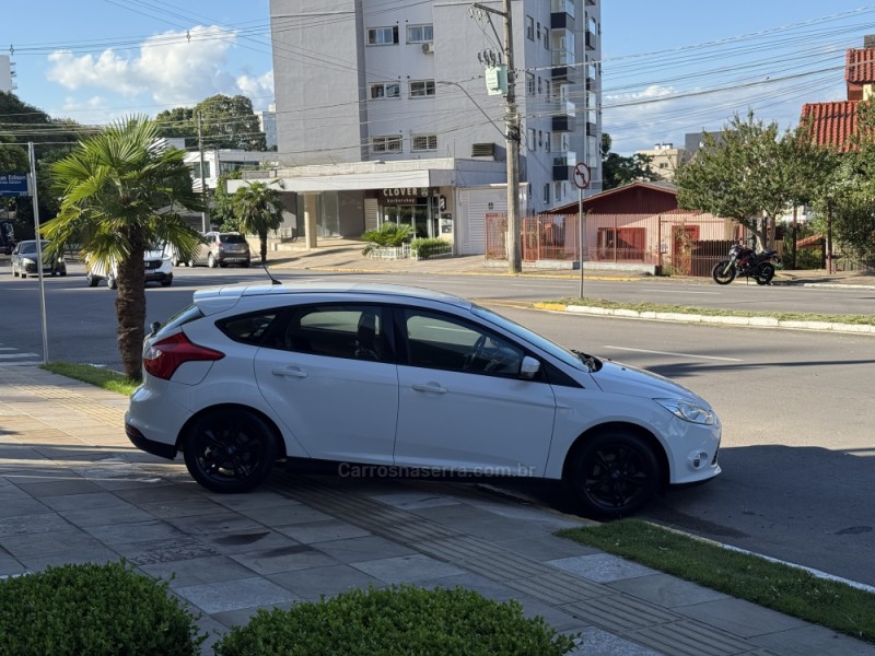 FOCUS 1.6 SE PLUS 16V FLEX 4P MANUAL - 2015 - FARROUPILHA