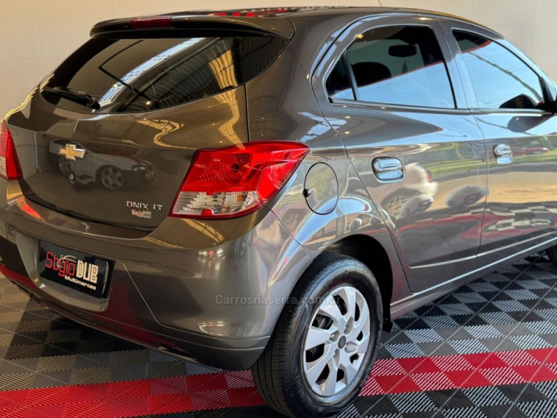 ONIX 1.0 LT PLUS 4P FLEX MANUAL - 2015 - ESTâNCIA VELHA