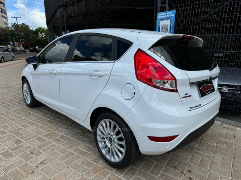 FIESTA 1.6 TITANIUM PLUS HATCH 16V FLEX 4P AUTOMÁTICO - 2016 - TAPEJARA