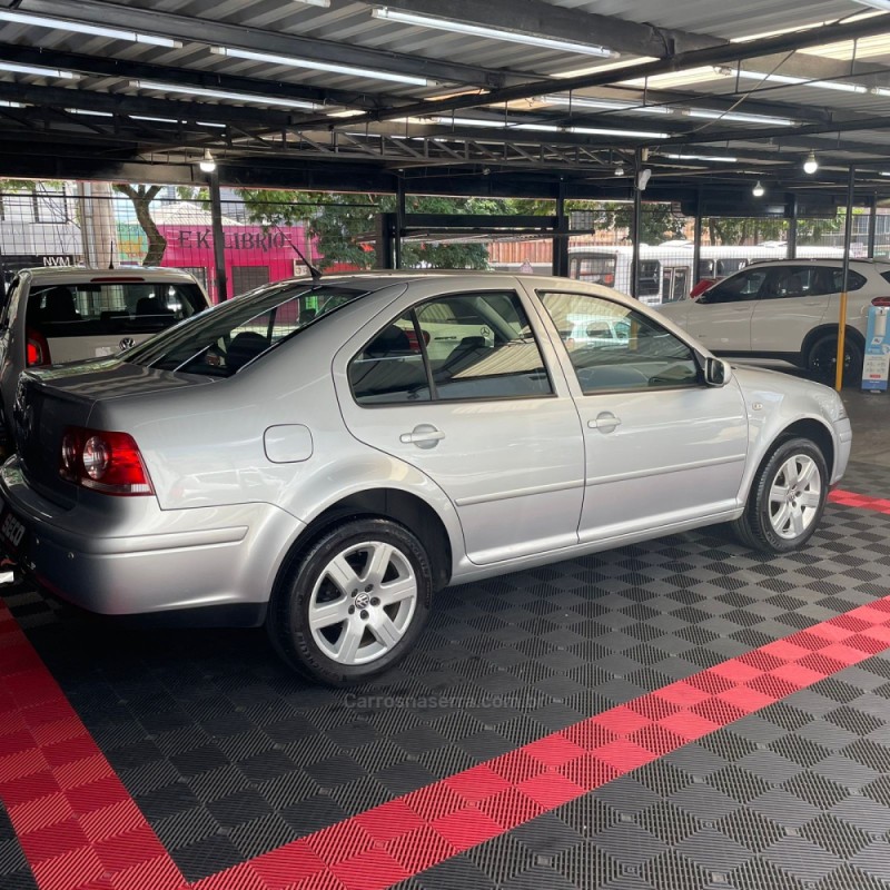 BORA 2.0 MI 8V FLEX 4P AUTOMÁTICO - 2011 - PASSO FUNDO