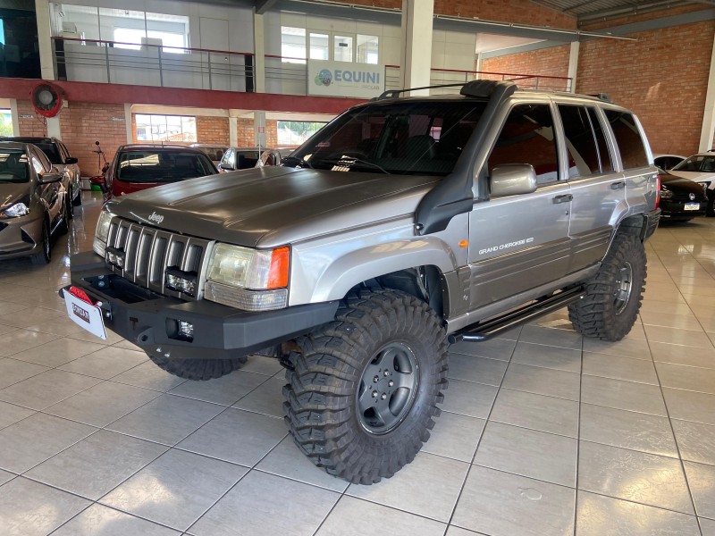 GRAND CHEROKEE 4.0 LAREDO 4X4 6I 12V GASOLINA 4P AUTOMÁTICO