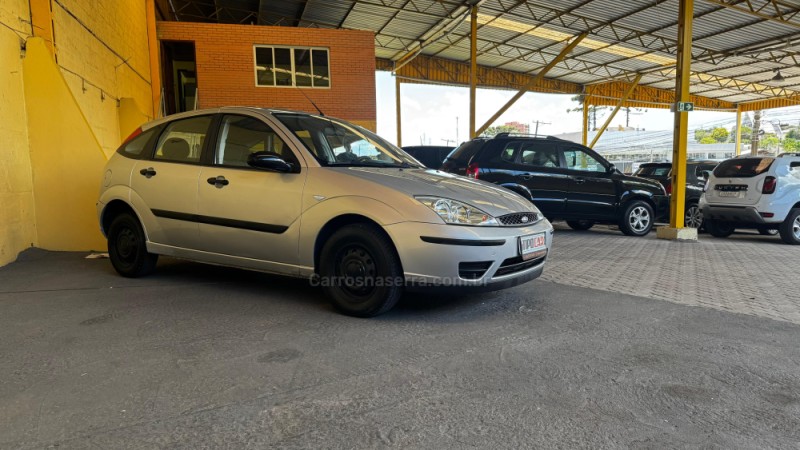 FOCUS 1.6 GL 8V GASOLINA 4P MANUAL - 2005 - CAXIAS DO SUL