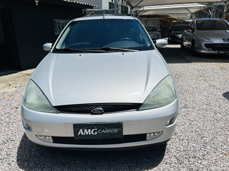 FOCUS 2.0 GHIA 16V GASOLINA 4P MANUAL - 2003 - CAXIAS DO SUL