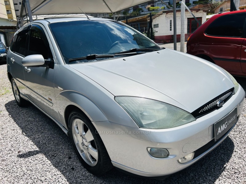 FOCUS 2.0 GHIA 16V GASOLINA 4P MANUAL - 2003 - CAXIAS DO SUL