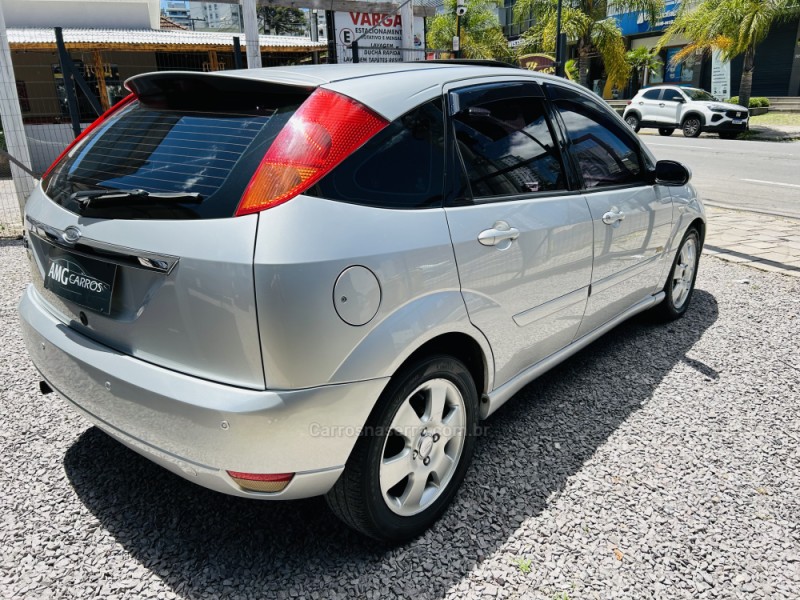 FOCUS 2.0 GHIA 16V GASOLINA 4P MANUAL - 2003 - CAXIAS DO SUL