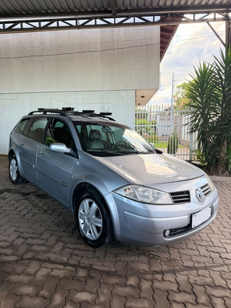 MÉGANE 2.0 DYNAMIQUE GRAND TOUR 16V GASOLINA 4P MANUAL - 2008 - CAXIAS DO SUL