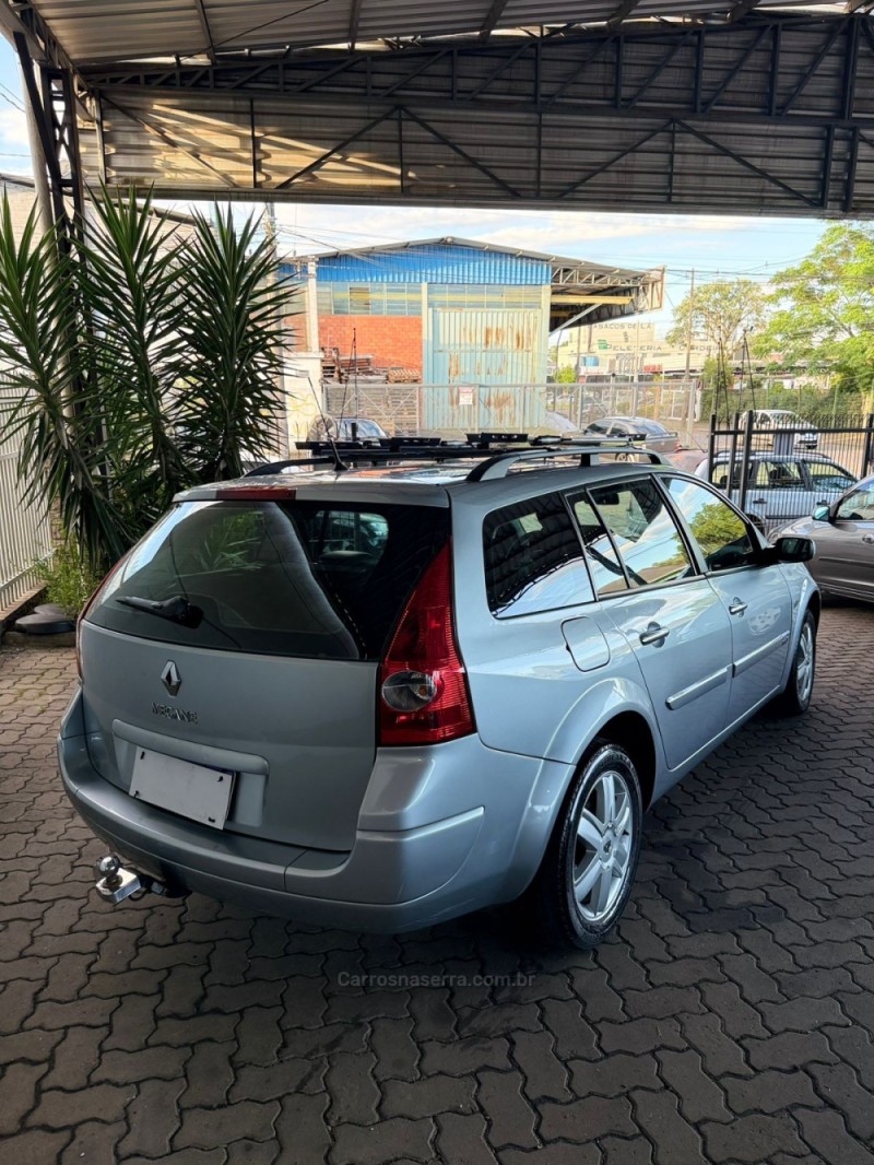 MÉGANE 2.0 DYNAMIQUE GRAND TOUR 16V GASOLINA 4P MANUAL - 2008 - CAXIAS DO SUL