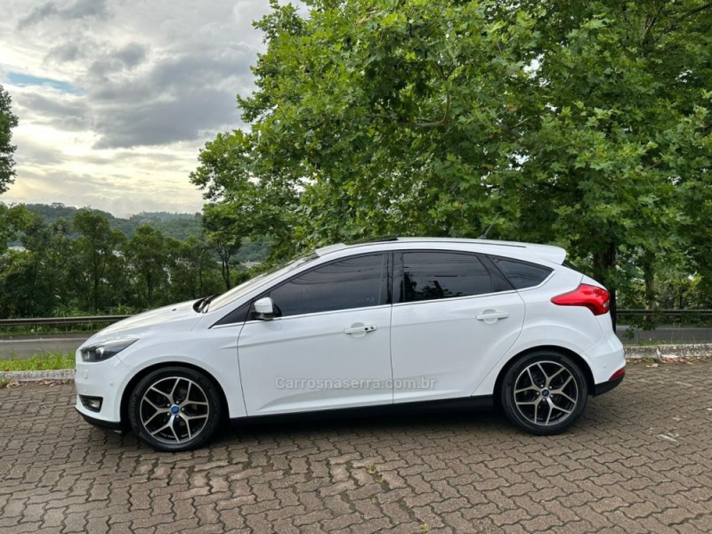 FOCUS 2.0 TITANIUM PLUS 16V FLEX 4P AUTOMÁTICO - 2019 - DOIS IRMãOS