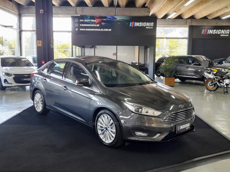 FOCUS 2.0 TITANIUM PLUS FASTBACK 16V FLEX 4P AUTOMÁTICO - 2016 - CAXIAS DO SUL