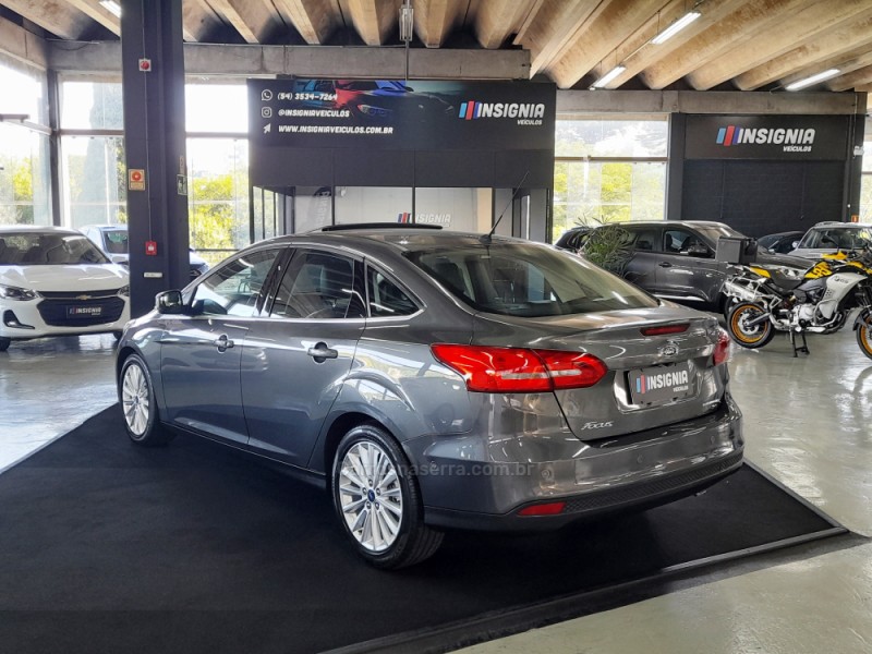 FOCUS 2.0 TITANIUM PLUS FASTBACK 16V FLEX 4P AUTOMÁTICO - 2016 - CAXIAS DO SUL