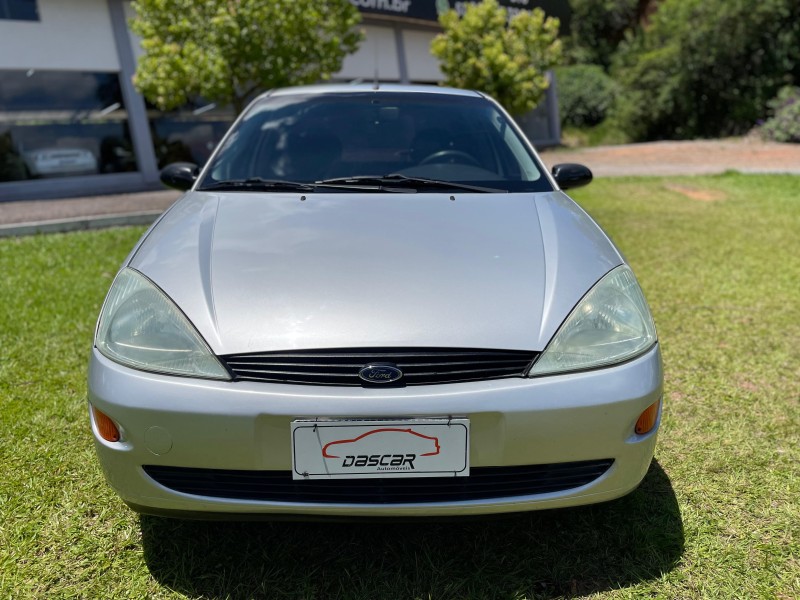 FOCUS 1.8 SEDAN 16V GASOLINA 4P MANUAL - 2003 - BOM PRINCíPIO