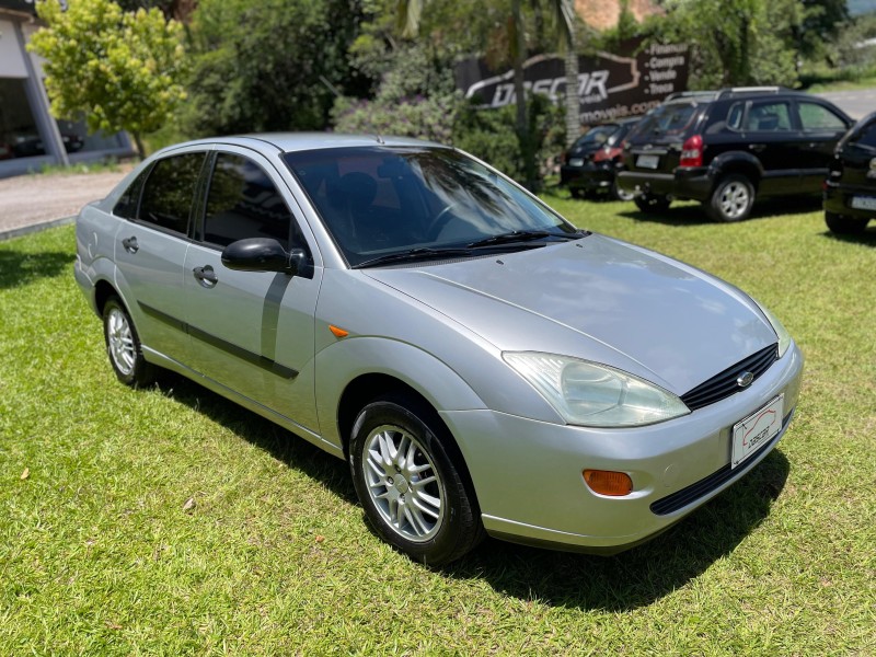 FOCUS 1.8 SEDAN 16V GASOLINA 4P MANUAL - 2003 - BOM PRINCíPIO