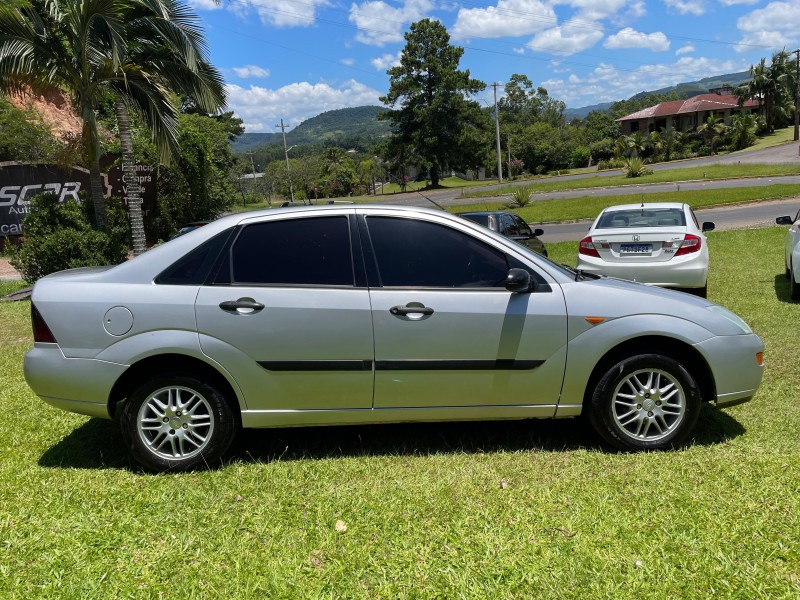 FOCUS 1.8 SEDAN 16V GASOLINA 4P MANUAL - 2003 - BOM PRINCíPIO