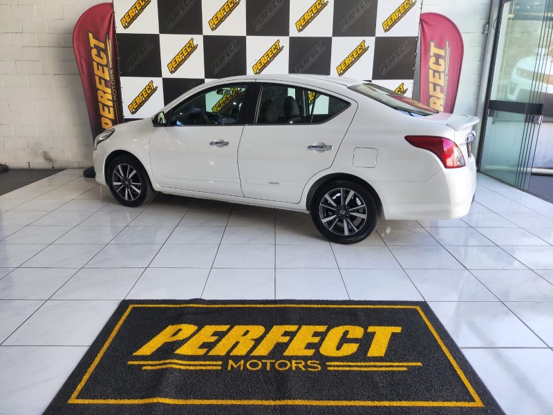 VERSA 1.6 16V FLEX UNIQUE 4P XTRONIC - 2018 - PORTãO