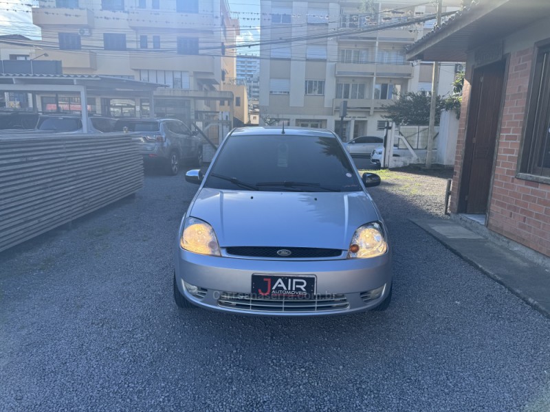 FIESTA 1.0 MPI SUPERCHARGER SEDAN 8V GASOLINA 4P MANUAL - 2005 - GARIBALDI