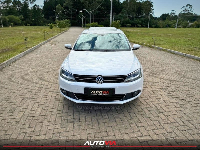 JETTA 2.0 TSI DSG HIGHLINE 200CV GASOLINA 4P AUTOMÁTICO - 2012 - SAPIRANGA