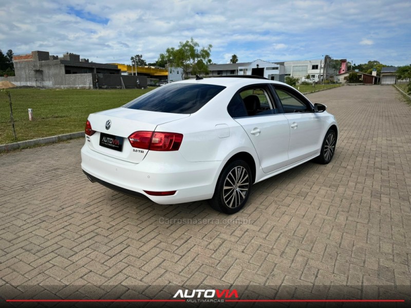 JETTA 2.0 TSI DSG HIGHLINE 200CV GASOLINA 4P AUTOMÁTICO - 2012 - SAPIRANGA