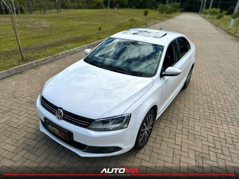 JETTA 2.0 TSI DSG HIGHLINE 200CV GASOLINA 4P AUTOMÁTICO - 2012 - SAPIRANGA