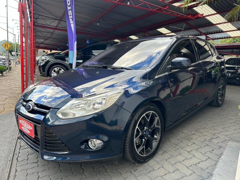 FOCUS 2.0 TITANIUM 16V FLEX 4P AUTOMÁTICO - 2014 - TRêS COROAS