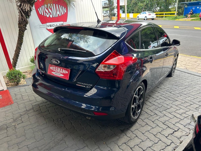 FOCUS 2.0 TITANIUM 16V FLEX 4P AUTOMÁTICO - 2014 - TRêS COROAS