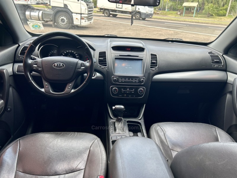 SORENTO EX 3.5 L V6 4X4 AUTOMÁTICO - 2015 - SãO SEBASTIãO DO CAí