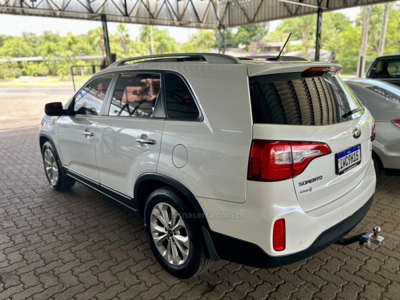 SORENTO EX 3.5 L V6 4X4 AUTOMÁTICO - 2015 - SãO SEBASTIãO DO CAí